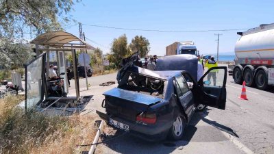 Balıkesir’in Ayvalık ilçesinde 4 aracın karıştığı zincirleme trafik kazasında 4