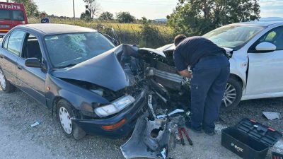 Balıkesir’in İvrindi ilçesinde meydana gelen çift taraflı trafik kazasında 2