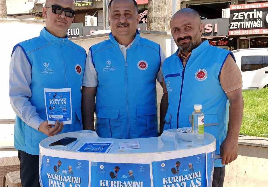 Diyanet Vakfı, Edremit’te kurban bağış standı açtı Türkiye Diyanet Vakfı, Balıkesir’in Edremit ilçesinde kurban bağışlayacak vatandaşlar için