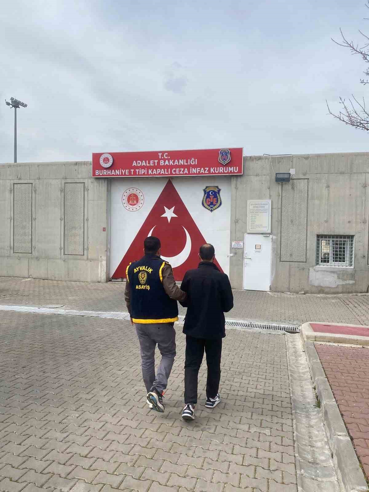 Balıkesir’in Ayvalık ilçesinde, kasten öldürme suçundan arama kararı ve 10