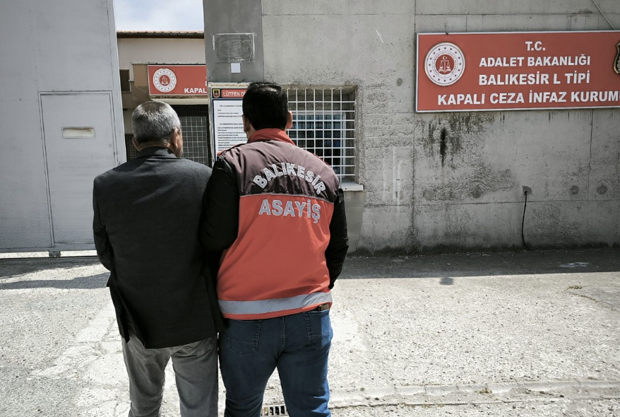 Balıkesir’de Uyuşturucu Suçundan Aranan Hükümlü Yakalandı Balıkesir İl Emniyet Müdürlüğü Asayiş Şube Müdürlüğü Aranan Şahıslar Büro