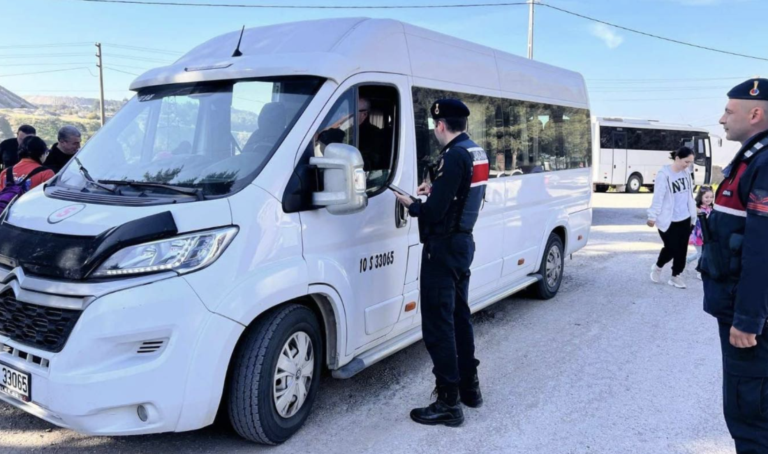 Balıkesir’de Okul Çevreleri ve Servis Araçlarına Denetim Balıkesir İl Jandarma Komutanlığı ekipleri tarafından 28 Nisan - 2