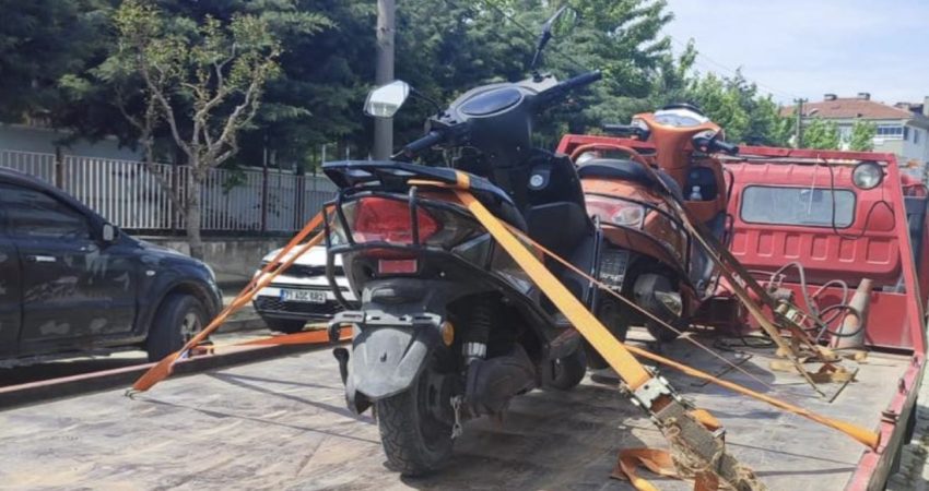 Balıkesir’in Gönen ilçesinde, plakasız ve tescilsiz motosikletlere yönelik denetimler emniyet