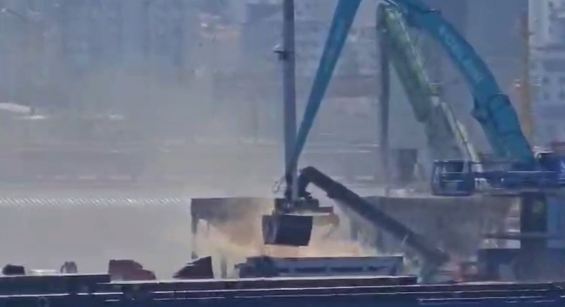 Bandırma Çelebi Limanı hava ve deniz kirliliğine sebep oluyor Balıkesir'in Bandırma ilçesinde, şehir merkezine oldukça yakın konumda bulunan Çelebi