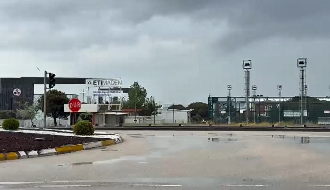 Eti Maden Kapakları Kapattı, Bandırma’yı Sel Bastı Balıkesir’in Bandırma ilçesinde etkili olan sağanak yağış sonrası meydana gelen