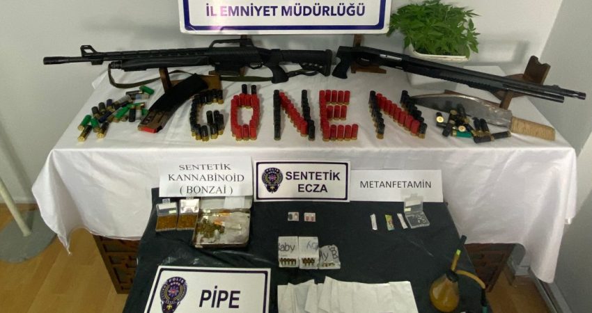 Balıkesir’in Gönen ilçesinde polis ekipleri tarafından düzenlenen operasyonda uyuşturucu madde,