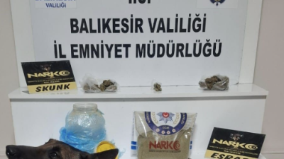 Balıkesir’de narkotik ekipleri tarafından yürütülen operasyonda 803 gram toz esrar
