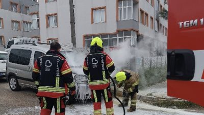 Balıkesir’in Bandırma ilçesinde park halindeki 07 BFS 872 plakalı araçta