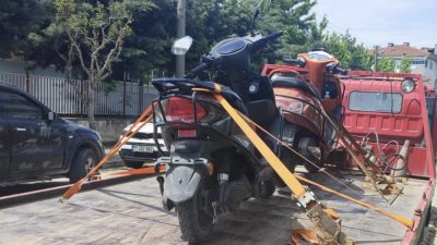 Balıkesir’in Gönen ilçesinde, plakasız ve tescilsiz motosikletlere yönelik denetimler emniyet