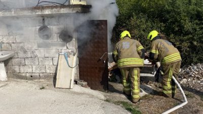 Balıkesir’in Gönen ilçesinde bir mermer atölyesinde çıkan yangın, itfaiye ekiplerinin