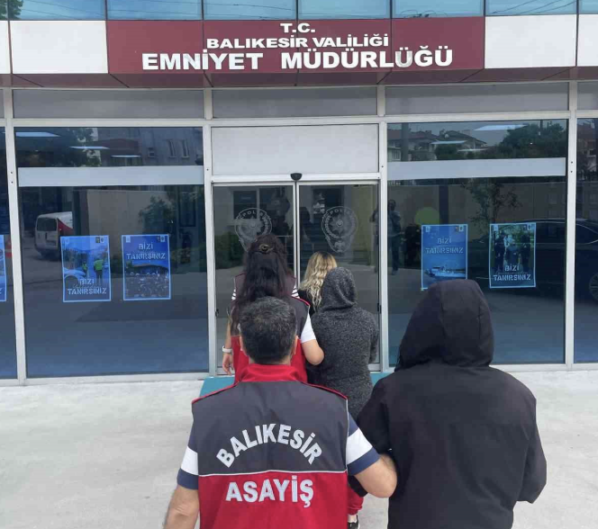 Balıkesir’de polis ekipleri aranan suçlulara yönelik gerçekleştirdiği denetimde 30 hapis