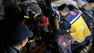 Balıkesir’in Ayvalık ilçesinde 4 aracın karıştığı zincirleme trafik kazasında biri