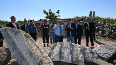 Balıkesir Valisi İsmail Ustaoğlu, Erdek ilçesinde bulunan Kyzikos Antik Kenti’ni