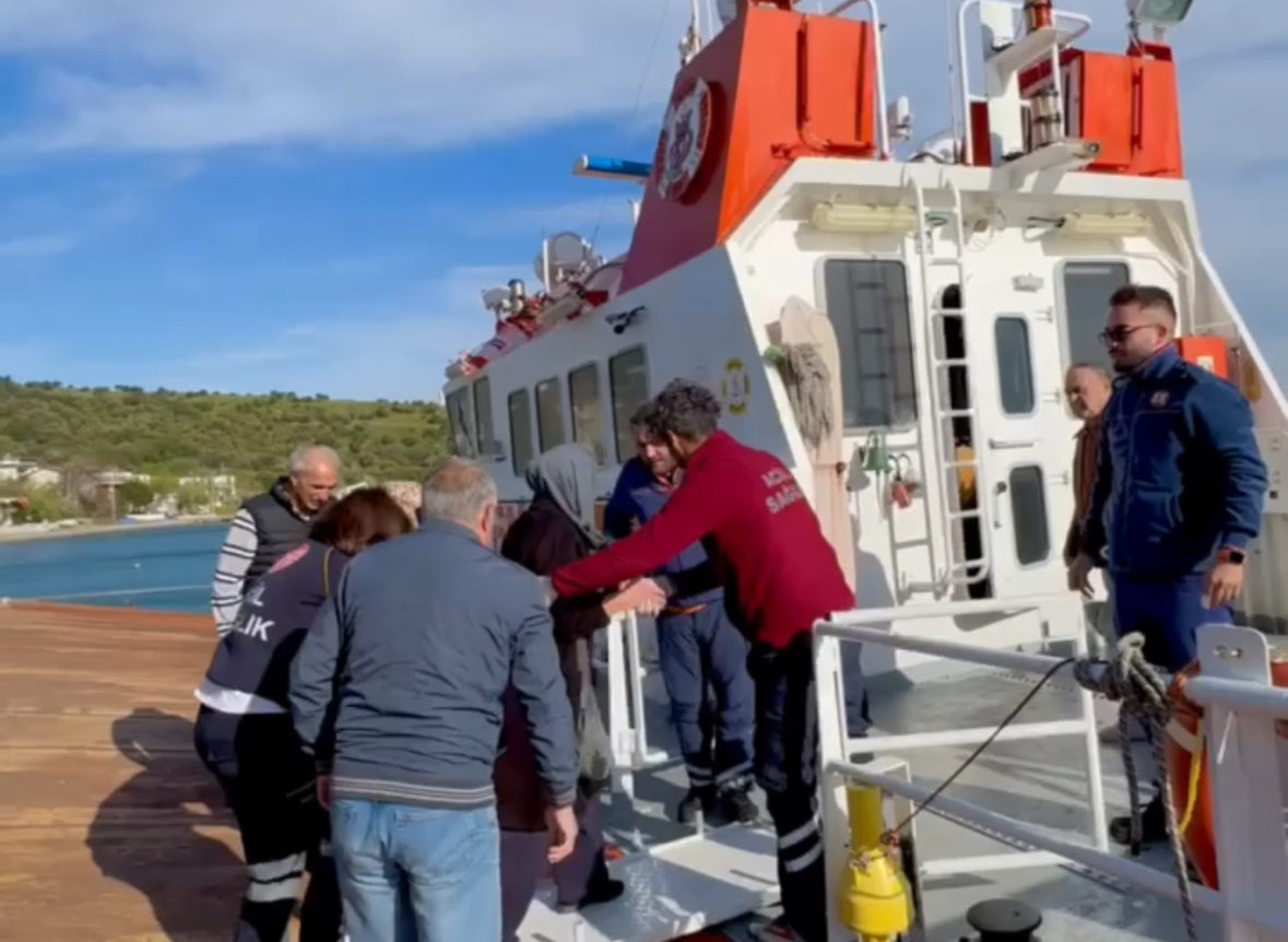  Balıkesir'in Erdek ilçesine bağlı Paşalimanı Adası'nda rahatsızlanan bir vatandaş,