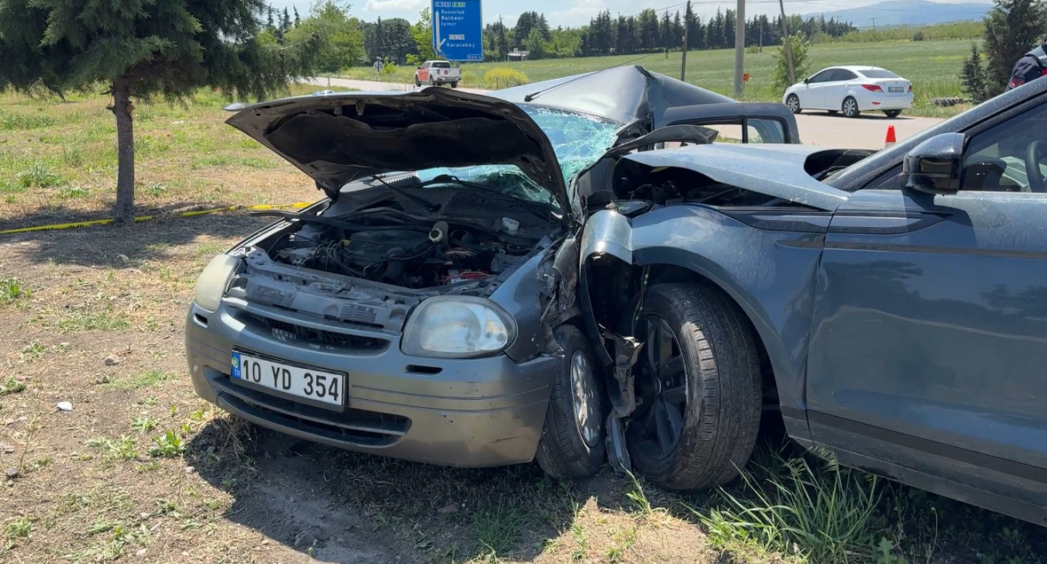 Balıkesir’in Susurluk ilçesinde cip ile otomobilin çarpışması sonucu 1 kişi