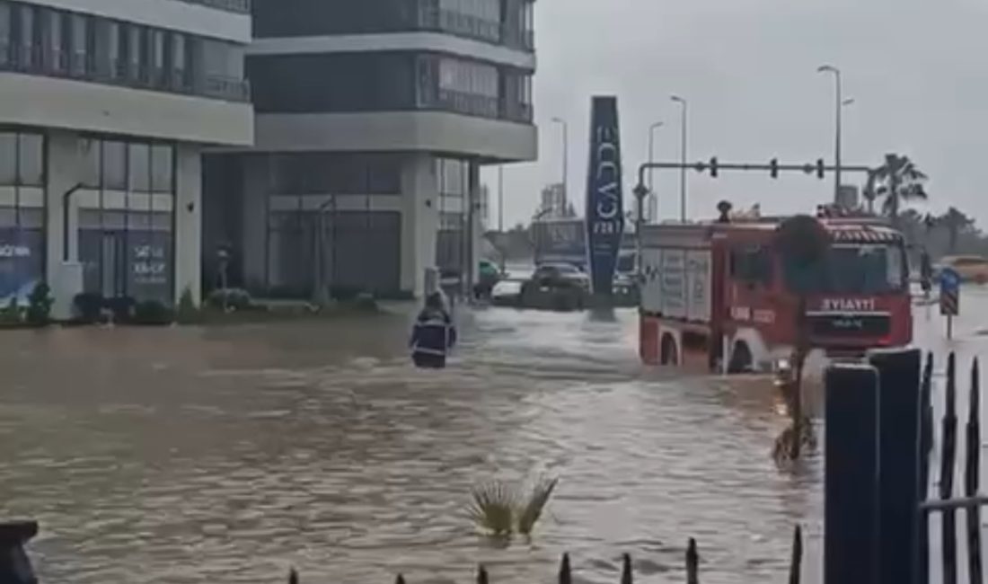 Balıkesir'in Bandırma ilçesinde etkili olan sağanak yağış, yaşamı olumsuz etkiledi.