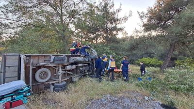 Balıkesir’de sabah saatlerinde direksiyon hakimiyetini kaybeden sürücünün aracı tek taraflı