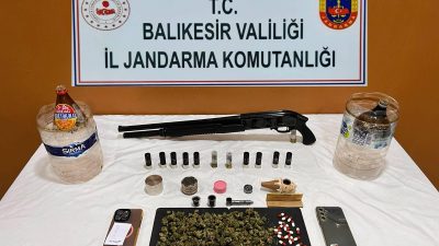  Balıkesir’in Susurluk ilçesinde jandarma ekipleri tarafından düzenlenen uyuşturucu operasyonunda