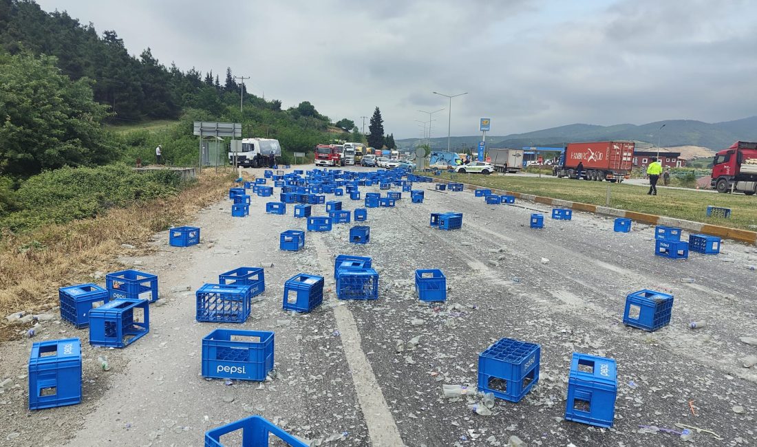 Balıkesir-Bursa yolunda çift taraflı trafik kazası Balıkesir-Bursa kara yolu Balıkesir istikameti Susurluk Buzağılık mevkiinde iki tırın