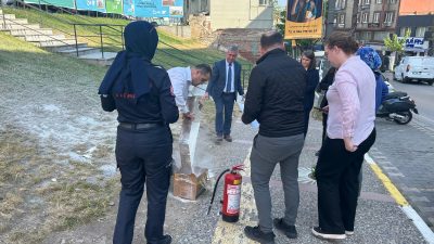 Balıkesir’in Bandırma ilçesinde, PTT Müdürlüğü binasında yangın tatbikatı düzenlendi. Atatürk