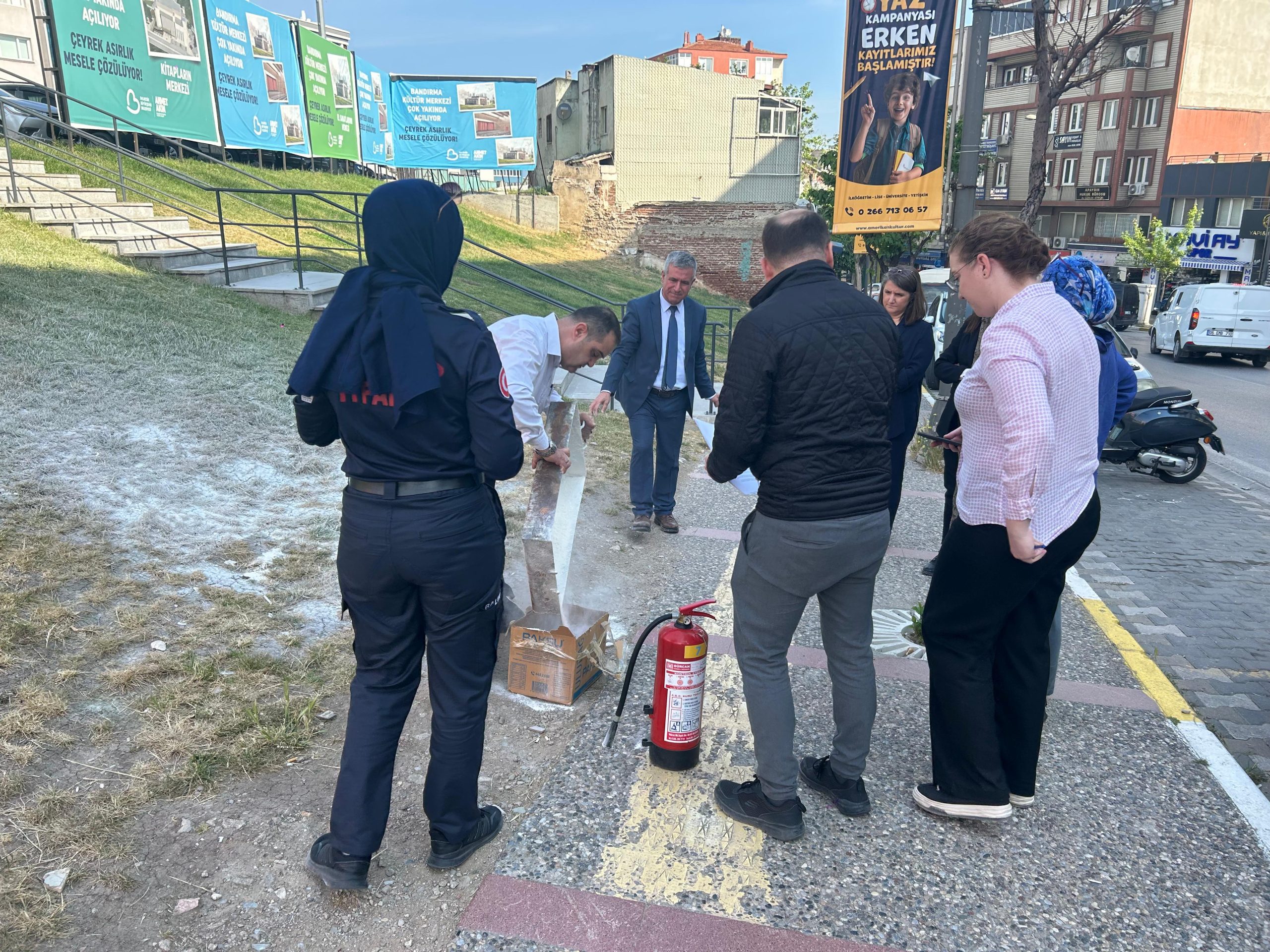 Balıkesir’in Bandırma ilçesinde, PTT Müdürlüğü binasında yangın tatbikatı düzenlendi. Atatürk
