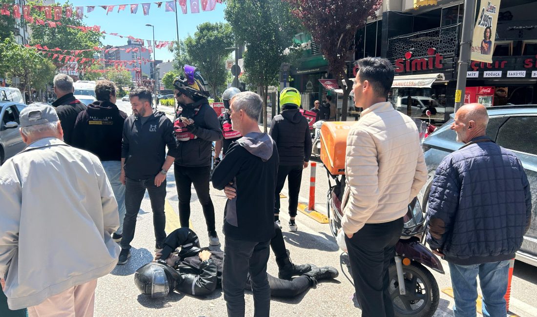 Balıkesir’in Bandırma ilçesinde, bir market zincirinde görevli motosikletli kurye, ani