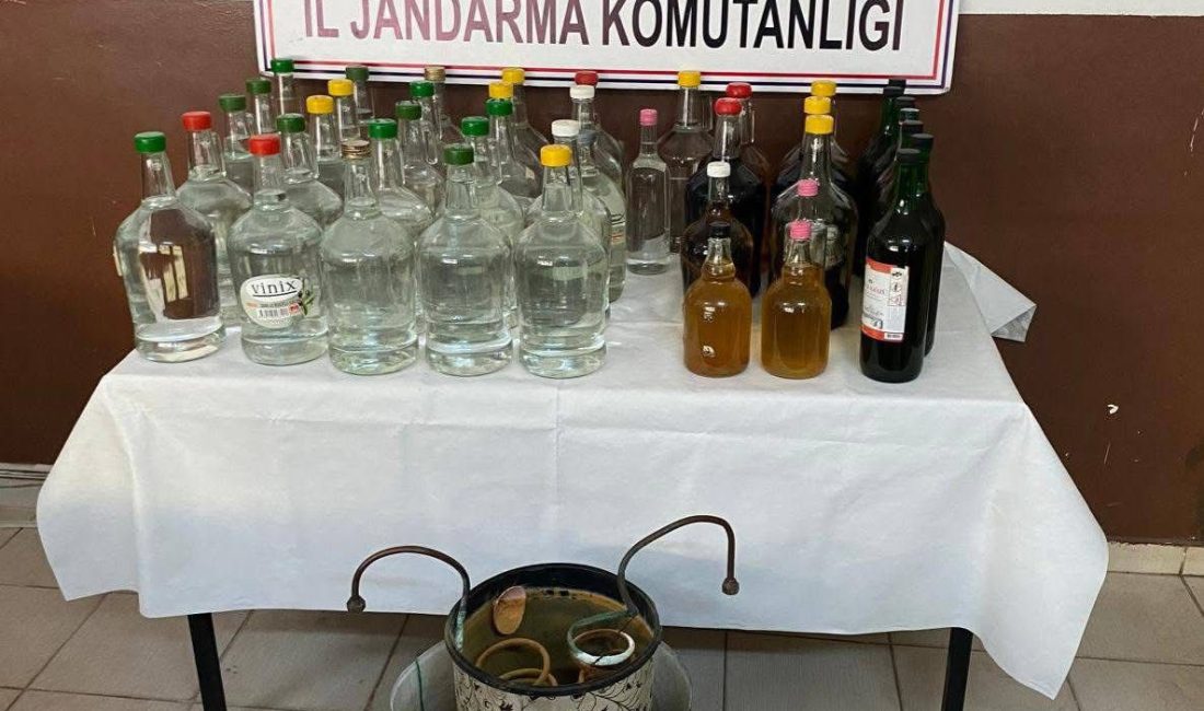 Jandarmadan kaçak alkol operasyonu Balıkesir’in Erdek ilçesinde jandarma ekiplerince düzenlenen operasyonda kaçak alkol ele