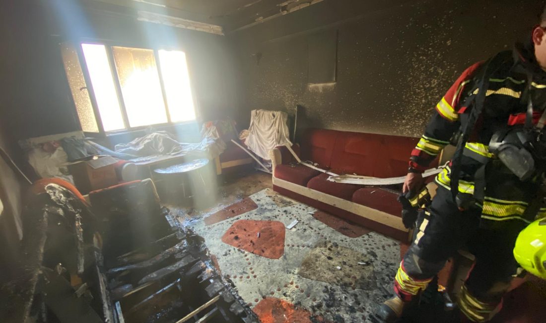 Bandırma’da apartman dairesinde çıkan yangın büyümeden söndürüldü Balıkesir’in Bandırma ilçesinde bir apartmanın ikinci katında çıkan yangın, itfaiye