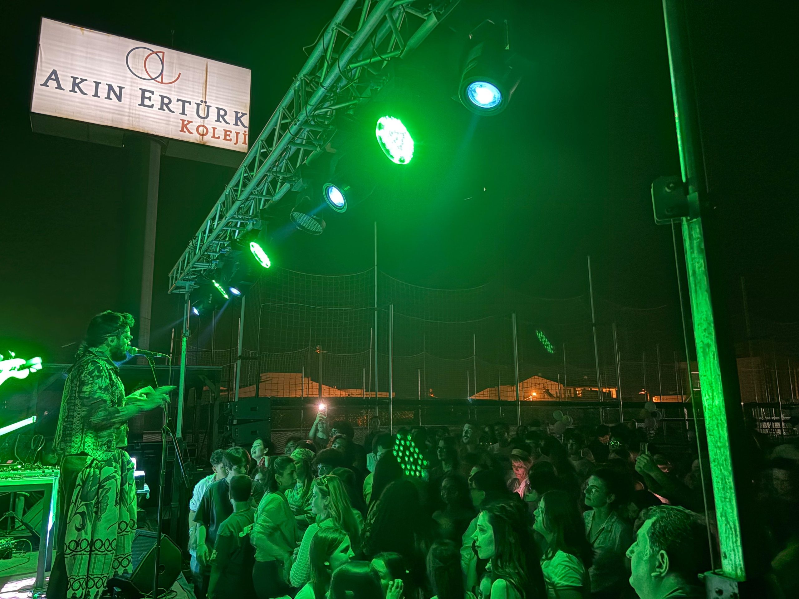 Balıkesir’in Bandırma ilçesinde Akın Ertürk Koleji’nde düzenlenen Gençlik Festivali, renkli