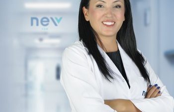 Yazın gelmesiyle birlikte çoğu kişi güneş ışınlarından nasıl korunacağını merak