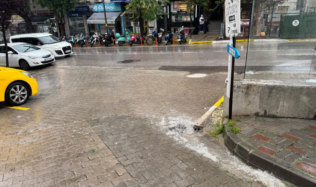 Meteoroloji Genel Müdürlüğü’nün uyarılarının ardından Balıkesir’in Bandırma ilçesinde sabah saatlerinde