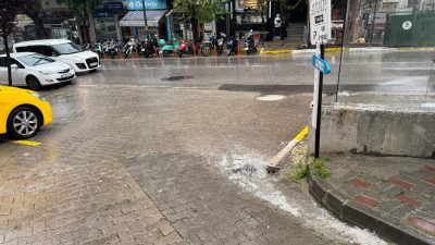 Meteoroloji Genel Müdürlüğü’nün uyarılarının ardından Balıkesir’in Bandırma ilçesinde sabah saatlerinde