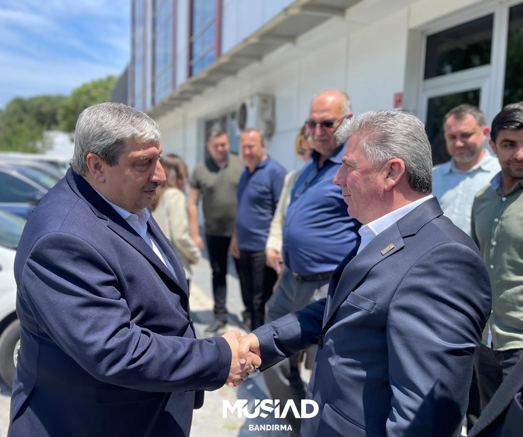 MÜSİAD Bandırma Şube Başkanı Mustafa Bağcı ve yönetim kurulu üyeleri,