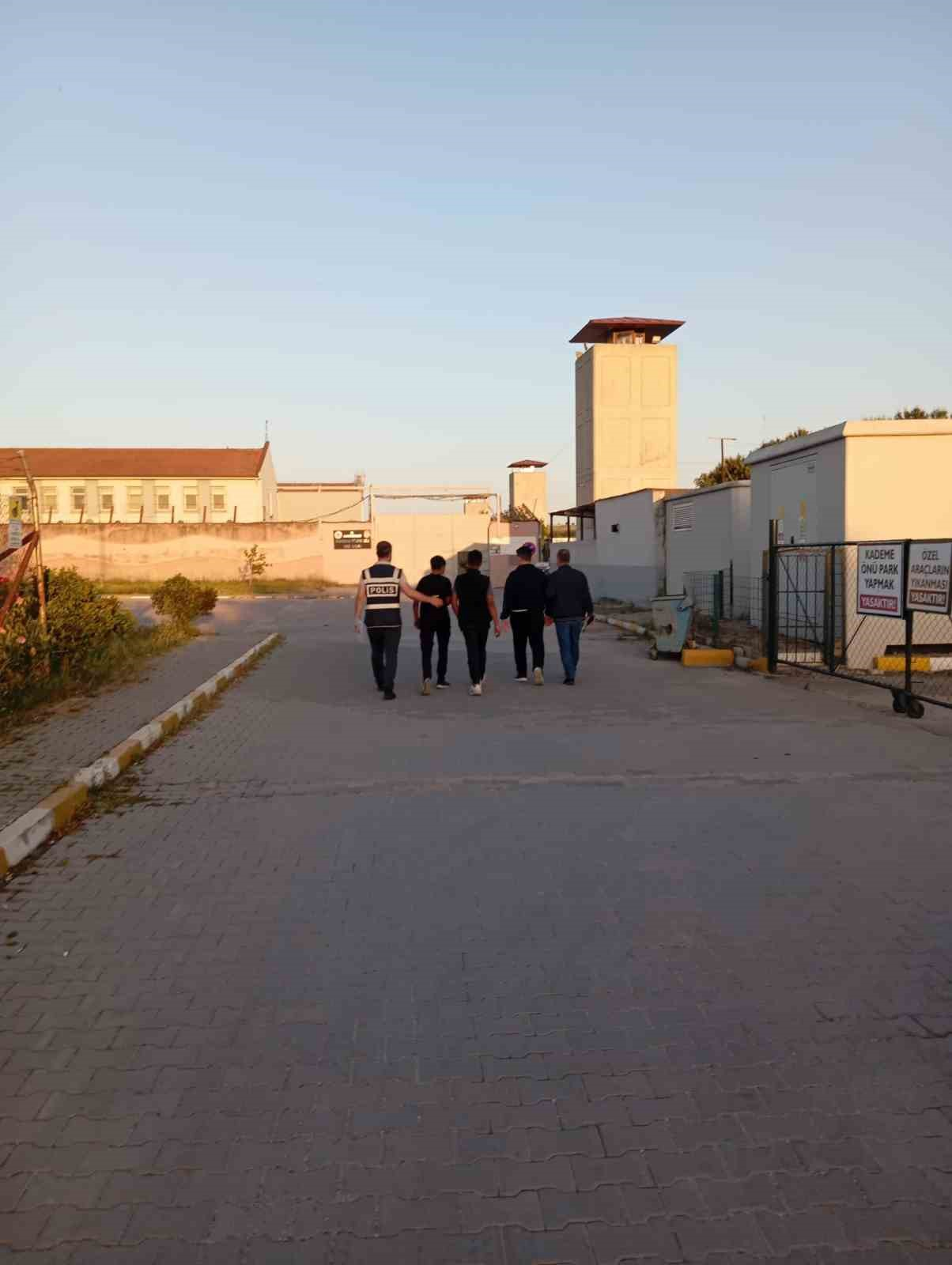 Balıkesir’in Bandırma ilçesinde iki küçük çocuğun karıştığı motosiklet hırsızlığı, polis