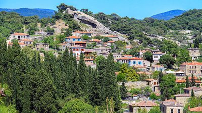 Balıkesir’in Edremit ilçesinde tamirat yaparken çatıdan düşen 13 yaşındaki çocuk,