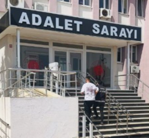 Balıkesir’de Uyuşturucu Suçlarından Aranan 2 Şahıs Yakalandı Balıkesir İl Emniyet Müdürlüğü Ayvalık Narkotik Suçlarla Mücadele Şube