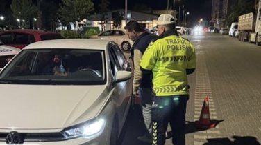 Balıkesir’de asayiş ve trafik uygulamasında 8 aranan şahıs yakalandı Balıkesir İl Emniyet Müdürlüğü ekiplerince il genelinde gerçekleştirilen “Asayiş ve