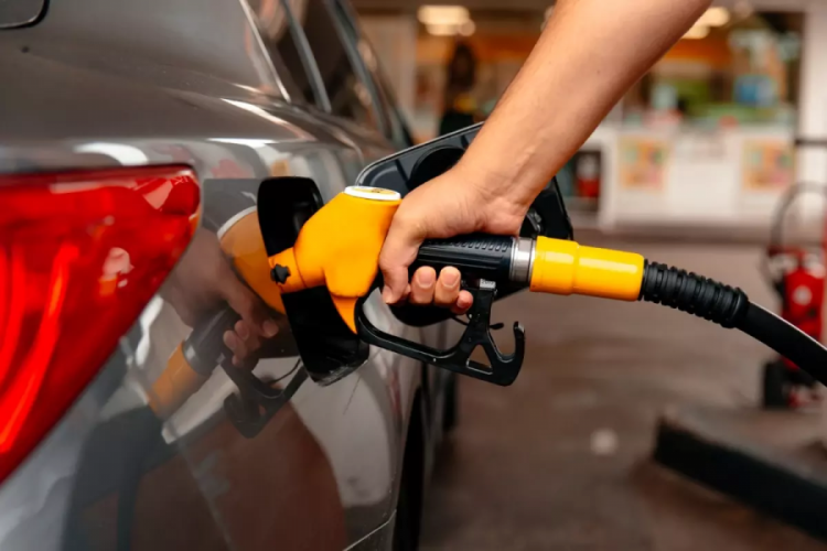 İsrail-İran savaşı dünya genelinde enerji fiyatlarını yukarı çekerken, Türkiye'de akaryakıt