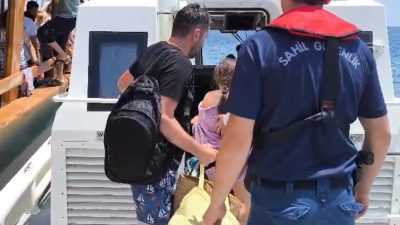 Balıkesir’in Ayvalık ilçesinde gezi teknesinde yaralanan 1 kişi Sahil Güvenlik