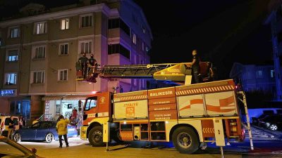 Balıkesir’in Bandırma ilçesinde yalnız yaşayan 68 yaşındaki kadına ulaşamayan komşuları,