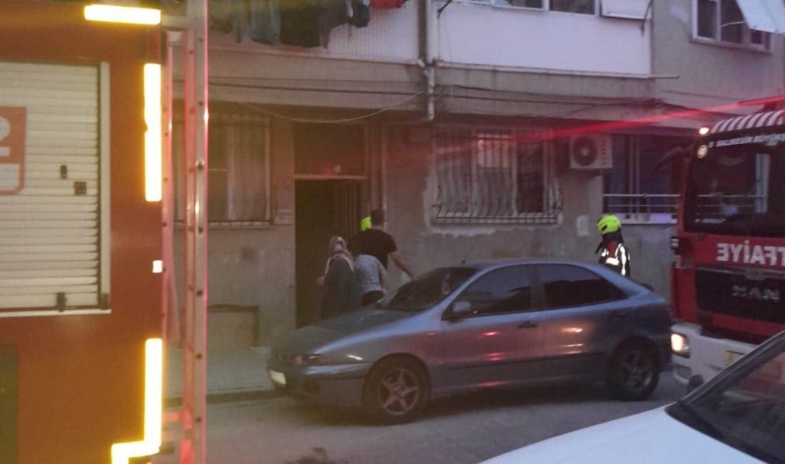 Balıkesir’de apartman girişinde motosiklet yangını paniği Balıkesir’in Edremit ilçesinde meydana gelen motosiklet yangını, apartman sakinlerinde büyük