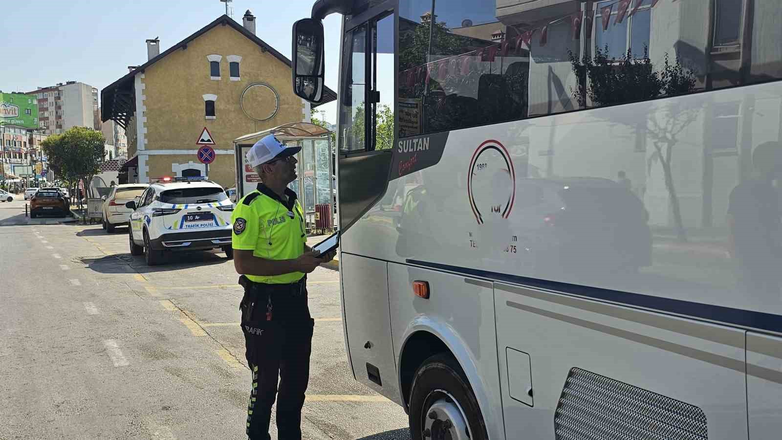 Bandırma İlçe Emniyet Müdürlüğü Trafik Şube Ekipleri, şehir genelinde trafik
