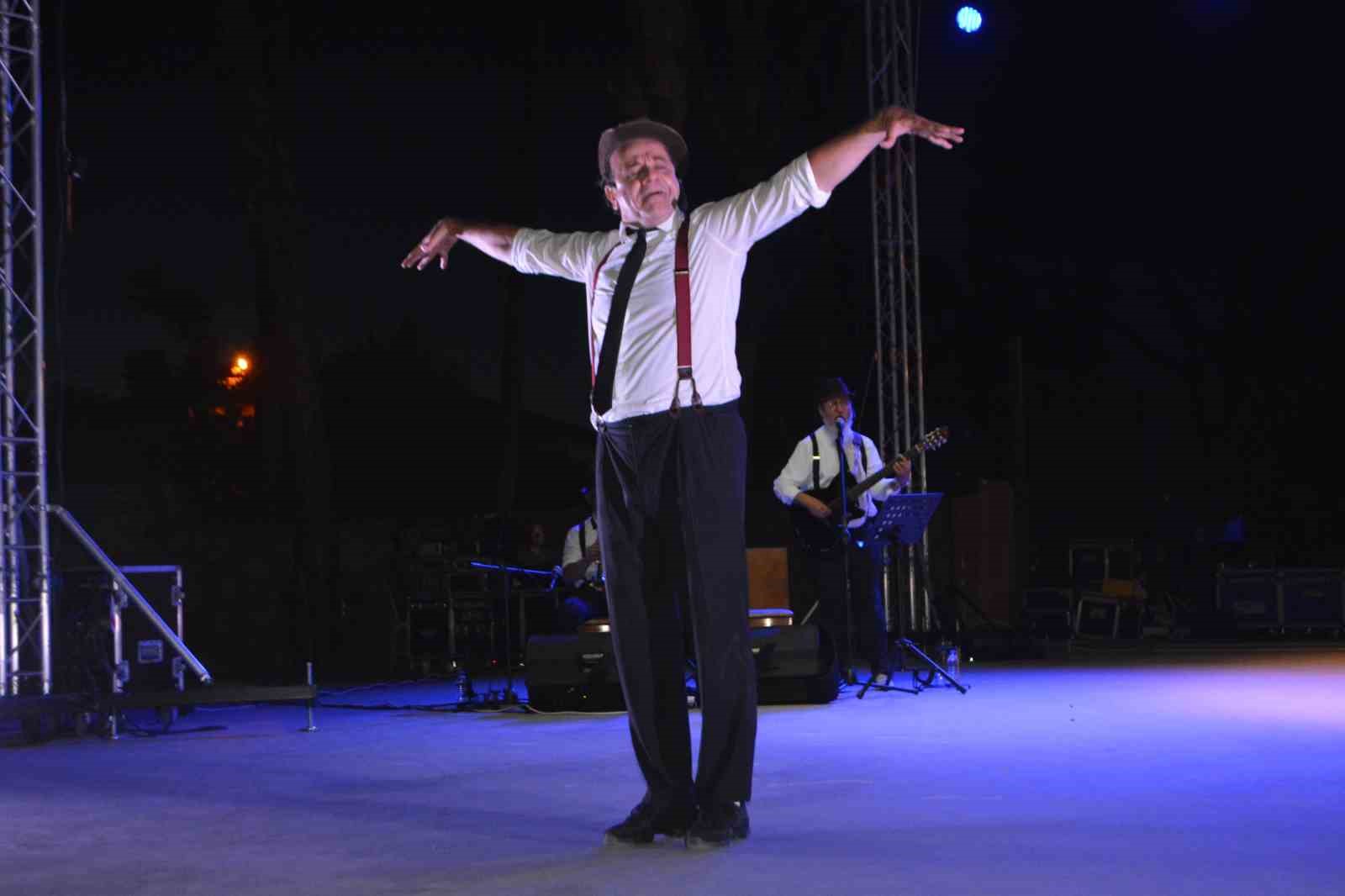 Balıkesir’in Ayvalık ilçesinde; Türk tiyatro, sinema ve dizi dünyasının sevilen