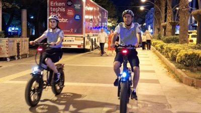 Balıkesir’in Erdek ilçesinde yaz sezonunun başlamasıyla birlikte, vatandaşların sahil ve