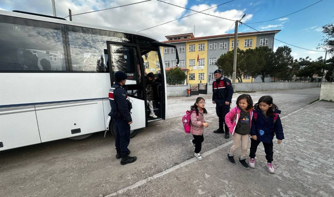 Balıkesir İl Jandarma Komutanlığı, çocuk ve gençlerin güvenliğini sağlamak amacıyla