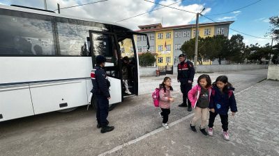 Balıkesir İl Jandarma Komutanlığı, çocuk ve gençlerin güvenliğini sağlamak amacıyla