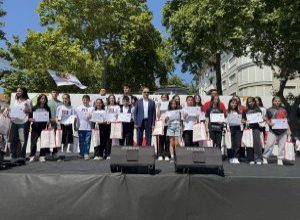 Bandırma İlçe Milli Eğitim Müdürlüğü tarafından Cumhuriyet Meydanı’nda düzenlenen Gençlik