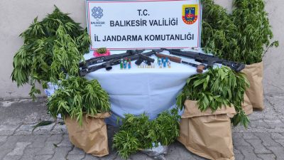 Balıkesir’de 7 ilçede düzenlenen eş zamanlı operasyonlarda uyuşturucu, kaçak ürün