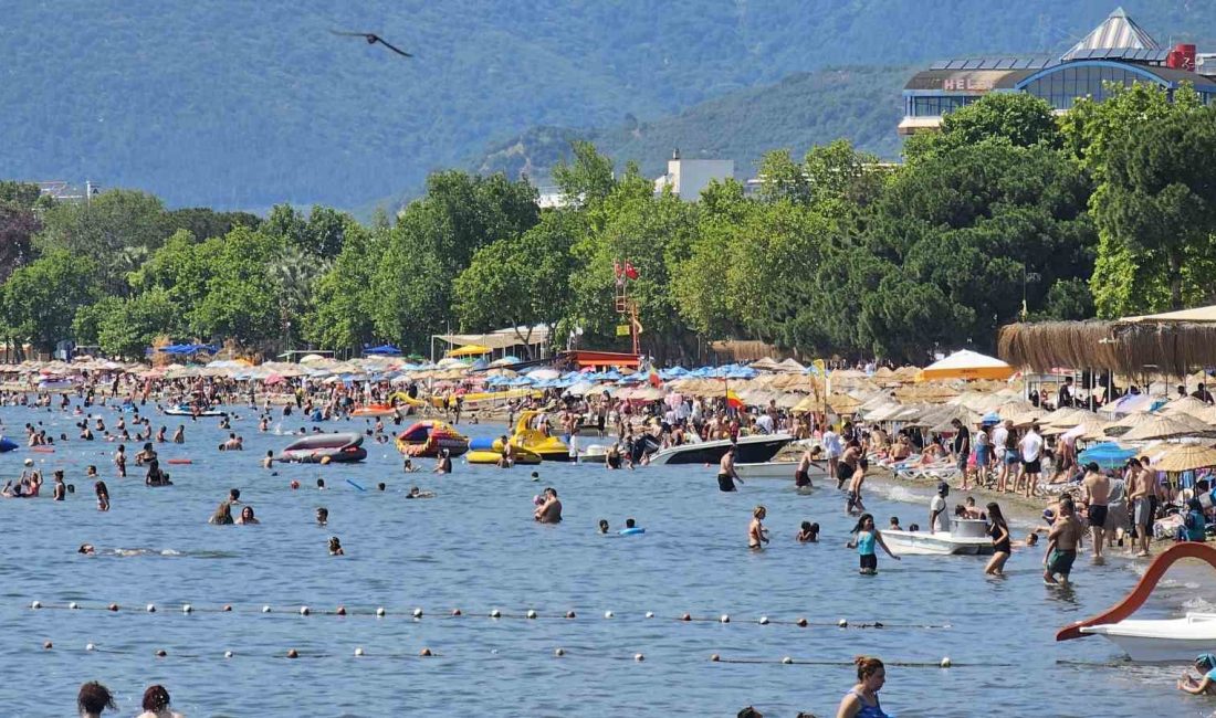 Balıkesir’in gözde tatil beldesi Erdek, Kurban Bayramı tatilinde tatilcilerin akınına