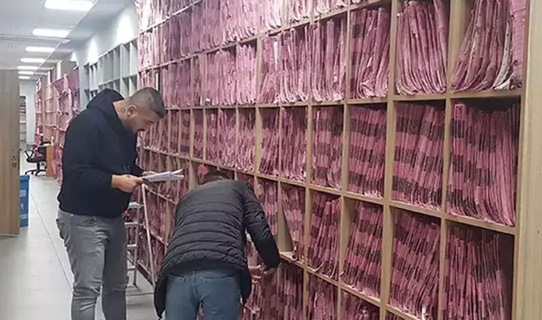 Borçlu sayısı tırmandı, icra dosyaları bir yılda 1,5 milyon arttı Yurttaşların bankalara olan borcu rekor seviyelere ulaşırken icra dairelerine gelen